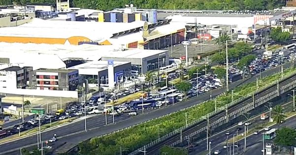 Engarrafamento na Avenida ACM