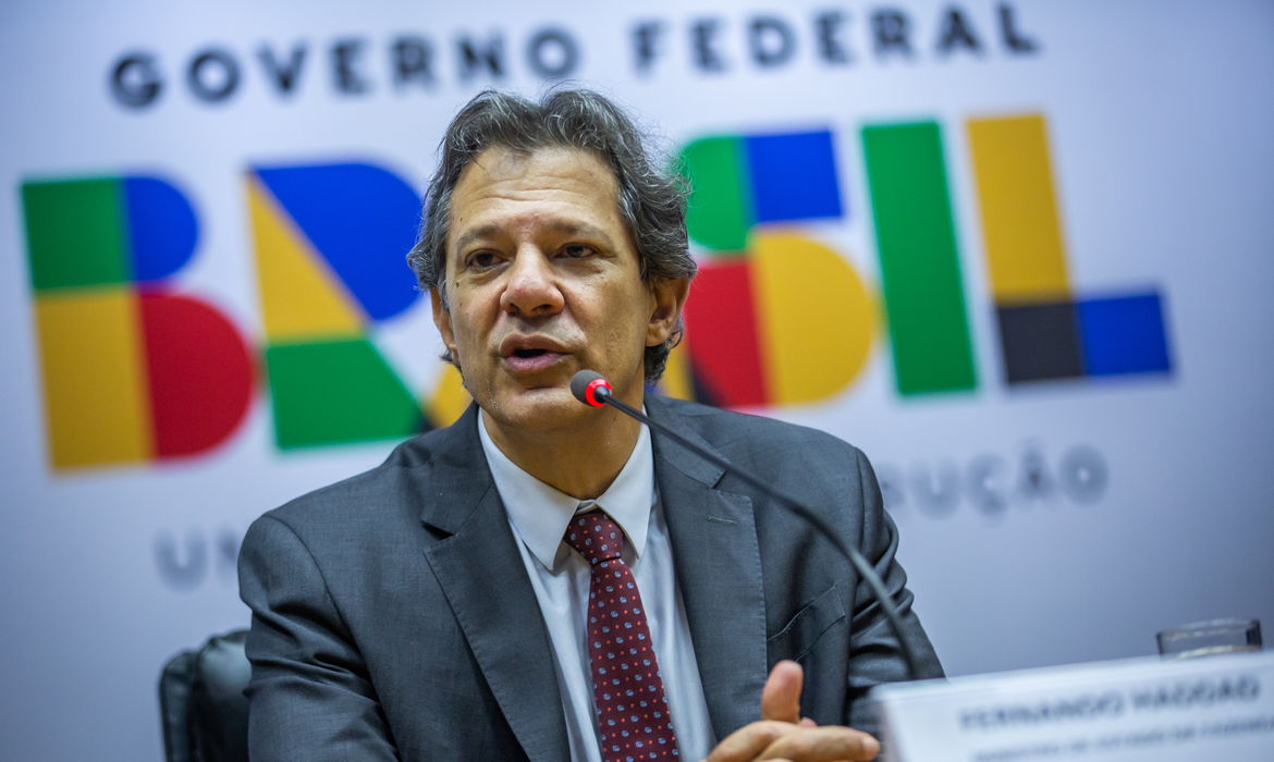 Haddad diz que não pensa em ser sucessor de Lula, mas que PT precisa discutir opções para 2030