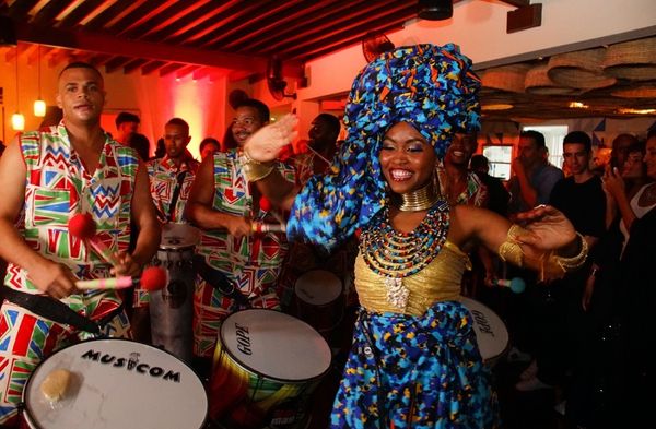 O Ilê Aiyê também marcou presença durante abertura do evento, realizado no Fera Palace Hotel