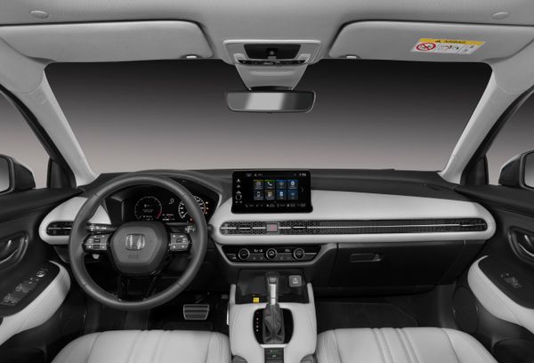 A cabine do novo SUV é espaçosa e conta com oito airbags