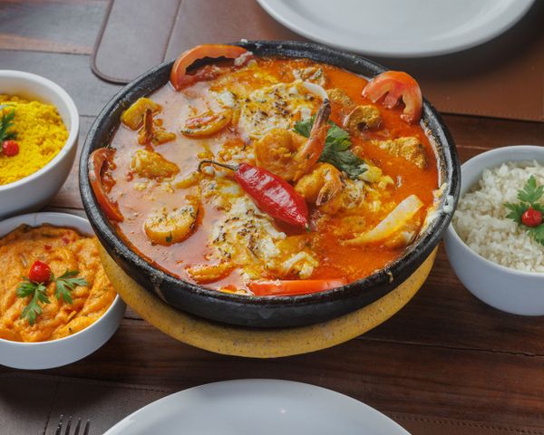 Moqueca de camarão do restaurante Raízes do Forte