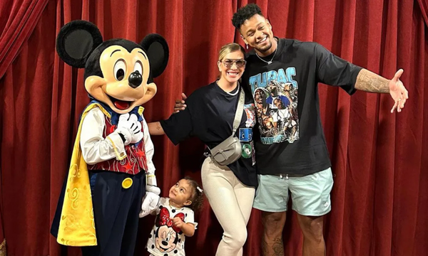 Liz, Lore Improta e Leo Santana com o Mickey