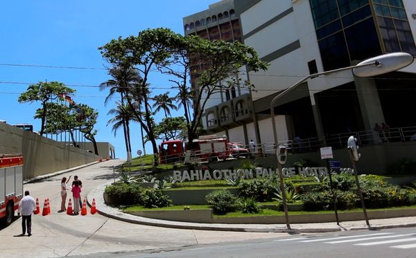 Othon vai a leilão