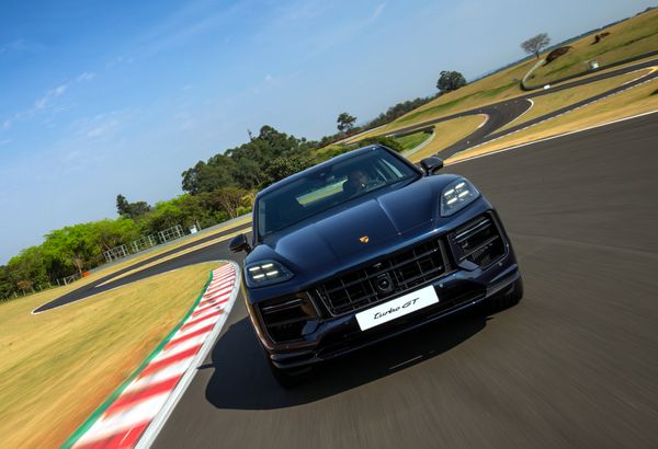 O Cayenne foi o segundo modelo da marca mais vendido no mundo e o primeiro no mercado nacional