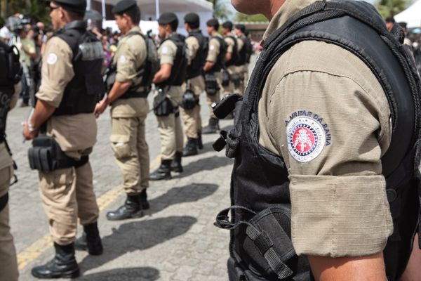 Policiais encontraram a vítima baleada