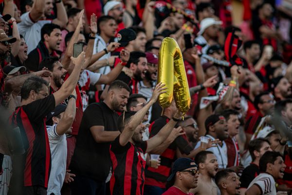 Torcida fez a festa no estádio Jorge Ismael de Biasi, em Novo Horizonte, interior de São Paulo