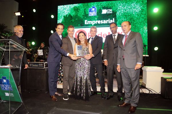 Os cinco sócios receberam o prêmio: João Claudio Andrade, Gerusa Alcântara, Marcos Alcântara, Lucas Andrade e Marcelo Lima