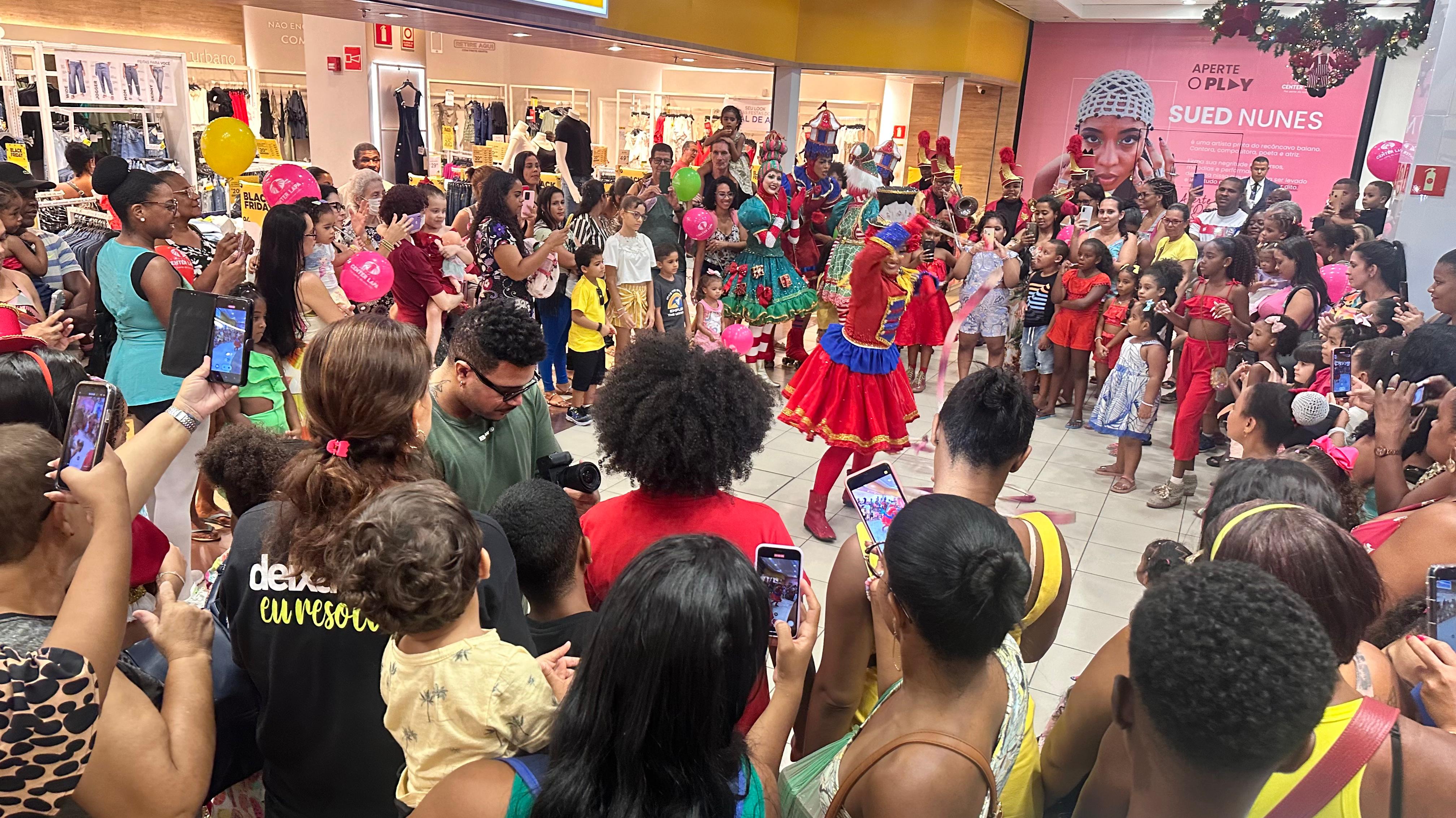 Papai Noel chega com a magia do circo no Shopping Center Lapa(Divulgação)