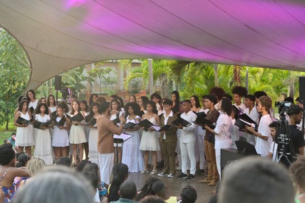 Estudantes de diferentes coros cantaram no concerto