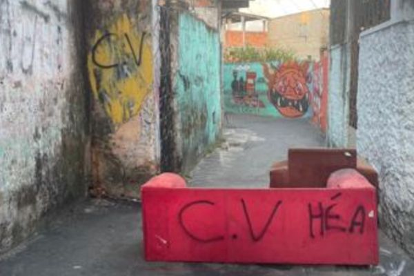 Rua foi fechada com inscrição do CV