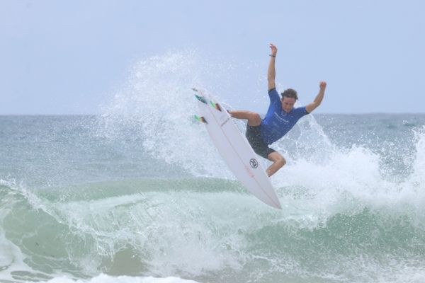 Campeonato de surfe em Salvador chegou ao terceiro dia