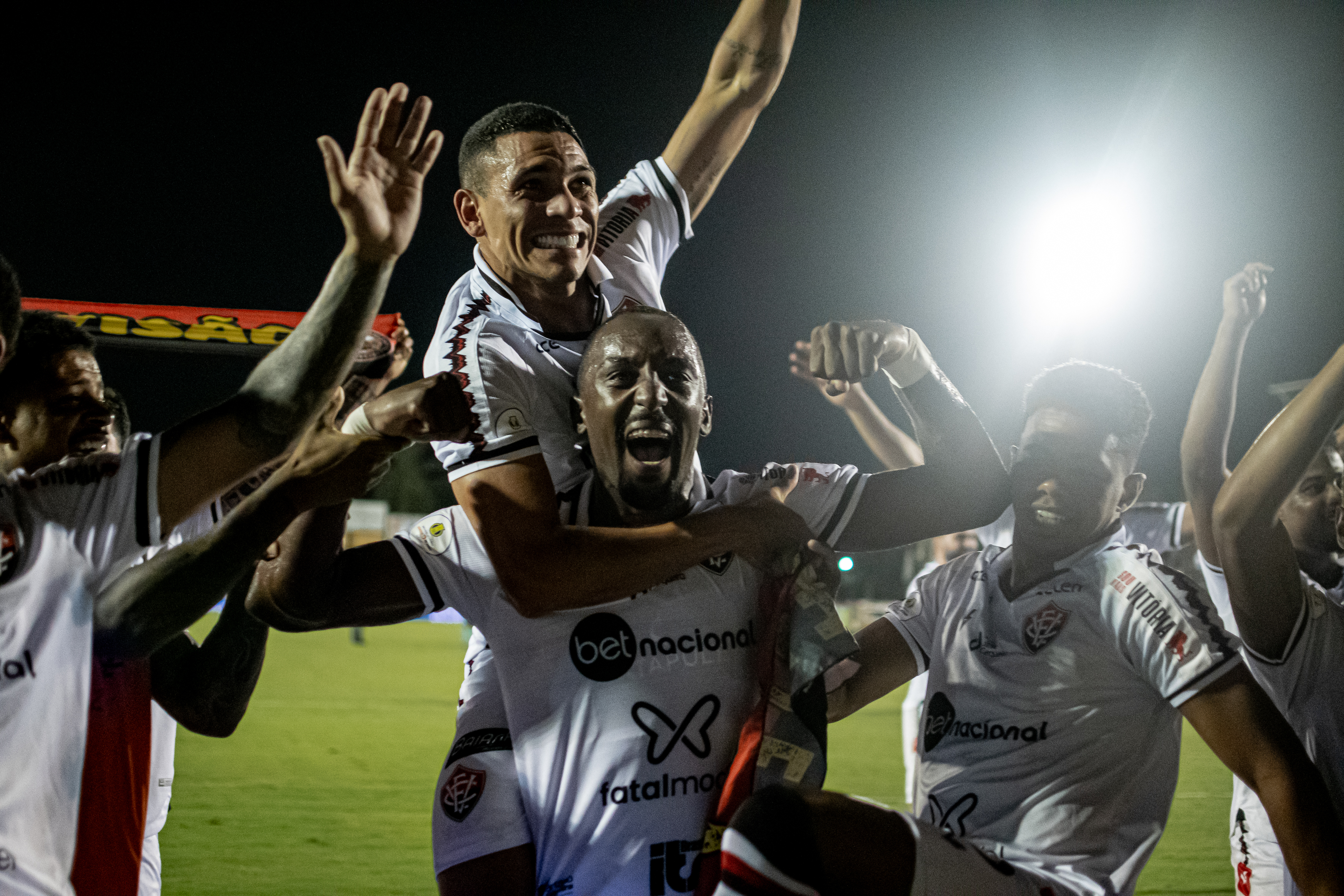 Série B chega em rodada final com seis times lutando por duas vagas na Série  A