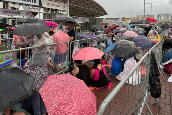 Fãs aguardam na fila para show de Taylor Swift no Rio