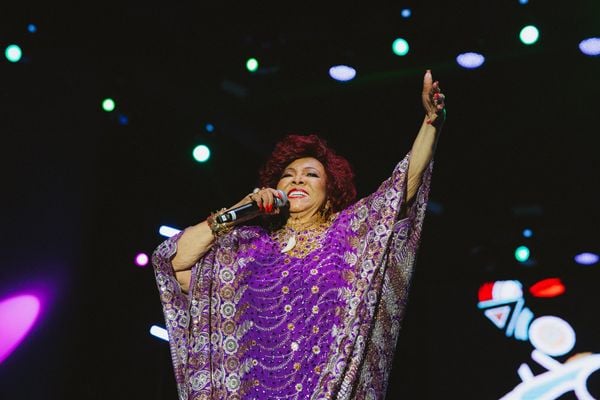 Alcione comemorou seus 50 anos de carreira no Afropunk Bahia neste domingo (19)