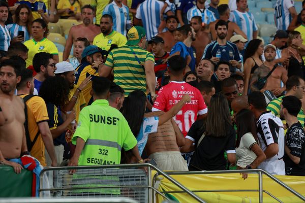 Brasil x Argentina: pancadaria nas arquibancadas do Maracanã antes