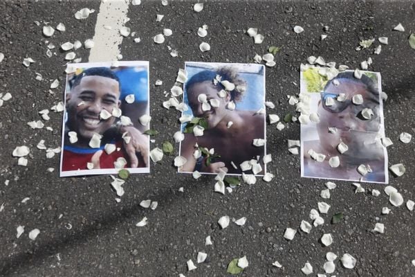 Jovens foram mortos por PMs na Gamboa