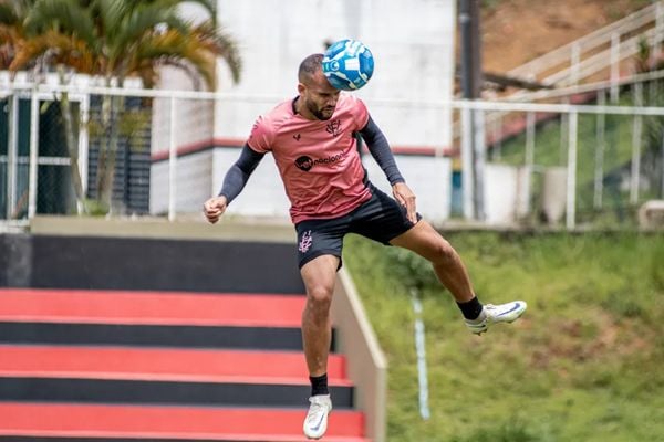 Zagueiro João Victor será titular contra a Chapecoense