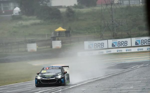 Felipe Massa no comando de carro da TMG na etapa de Cascavel da Stock Car 2023