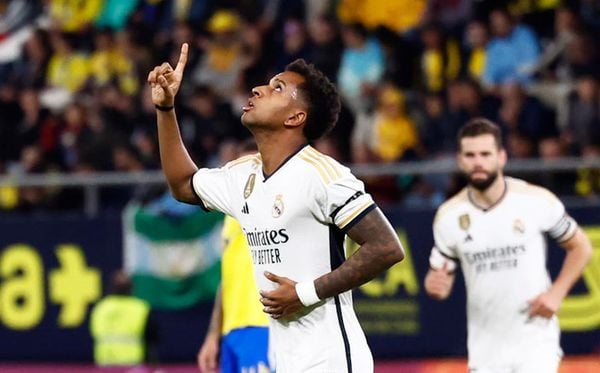 Rodrygo comemora gol na vitória do Real Madrid sobre o Cádiz 