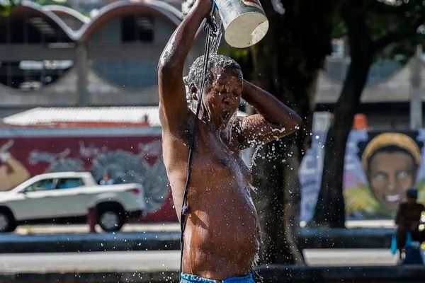 A desidratação é uma grande preocupação, principalmente, em dias de calor intenso