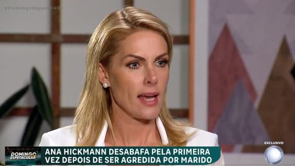 Apresentadora se emocionou durante entrevista à Record