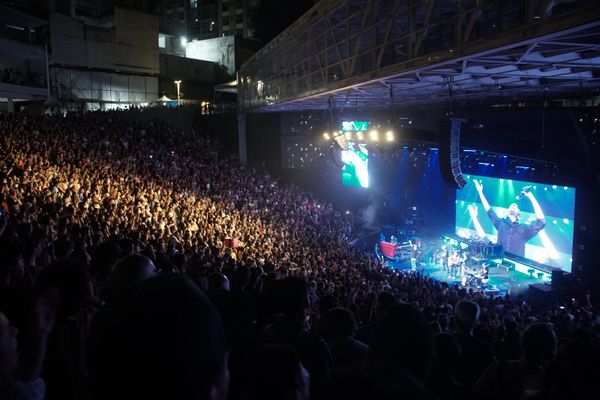 Baianos lotam Concha Acústica para ver os Titãs