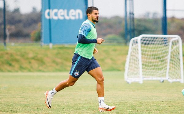 Cauly com a camisa do Bahia por Letícia Martins/EC Bahia