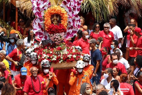 O Corpo de Bombeiros Militar da Bahia vai distribuir 1500 quentinhas de caruru durante os festejos de Santa Bárbara 