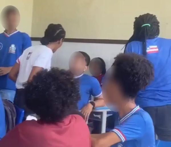 Estudante é agredida com socos após discussão dentro de sala de aula em Salvador