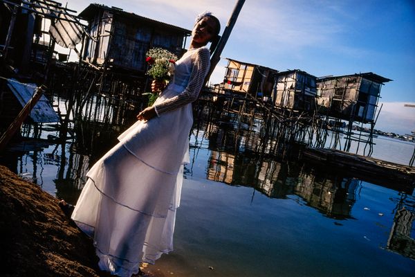 Noiva  no bairro de Alagados, em Salvador, em 2002