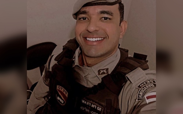 O soldado estava de folga
