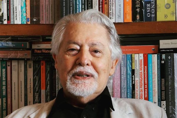 Escritor Araken Vaz Galvão morre aos 86 anos