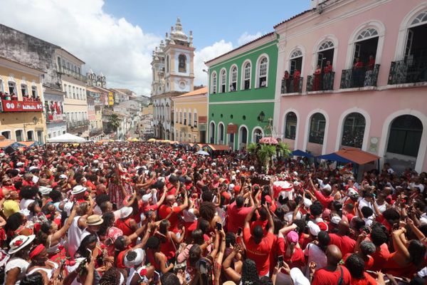 Festa atraiu uma multidão nesta manhã