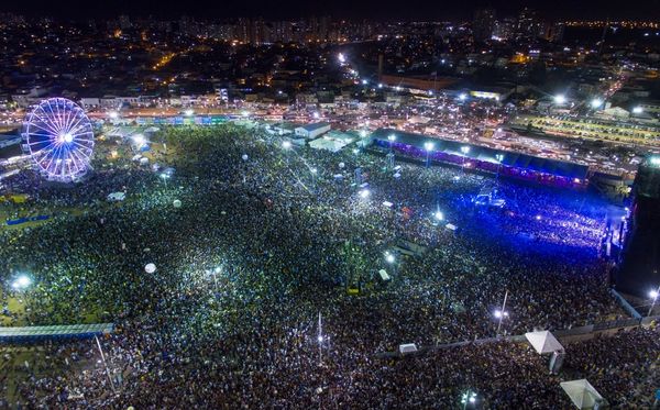 Multidão lota a Arena Daniela Mercury, na Boca do Rio por Divulgação/ Secom 