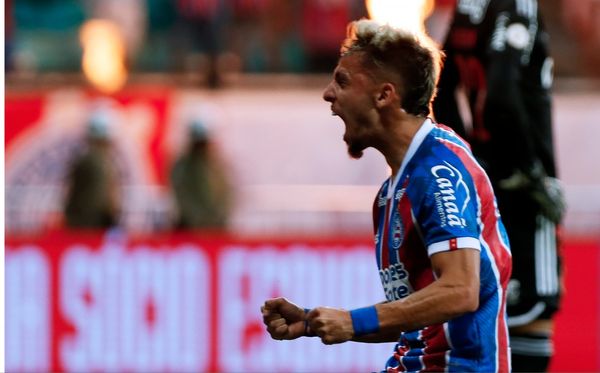 Biel comemora com torcida na Fonte Nova contra o Atlético-MG