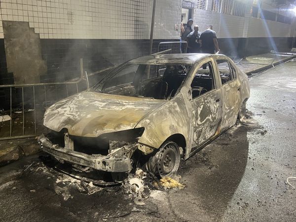 Carro de jogador do Santos é incendiado após queda para a Série B