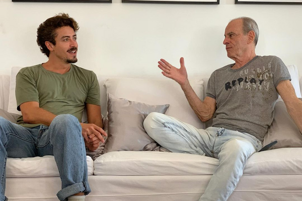 O ator Jesuíta Barbosa dará vida a Ney Matogrosso em uma cinebiografia
