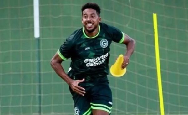 Volante Willian Olveira, ex-Goiás, está acertado com o Vitória para 2024