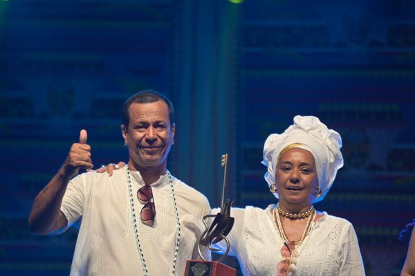 Julinho Magaiver e Rosseline Leite venceram a categoria Poesia