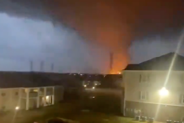 O Gabinete do Xerife do Condado de Montgomery disse em um comunicado que um tornado caiu por volta das 14 horas