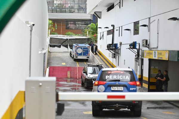 Americano se jogou da janela de hotel
