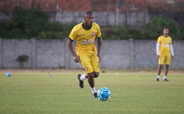 João Pedro fez 28 partidas pelo Tombense, com um gol e uma assistência