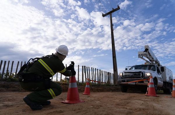 Neoenergia Coelba remove 32 ligações irregulares de energia em Jauá, Região Metropolitana de Salvador