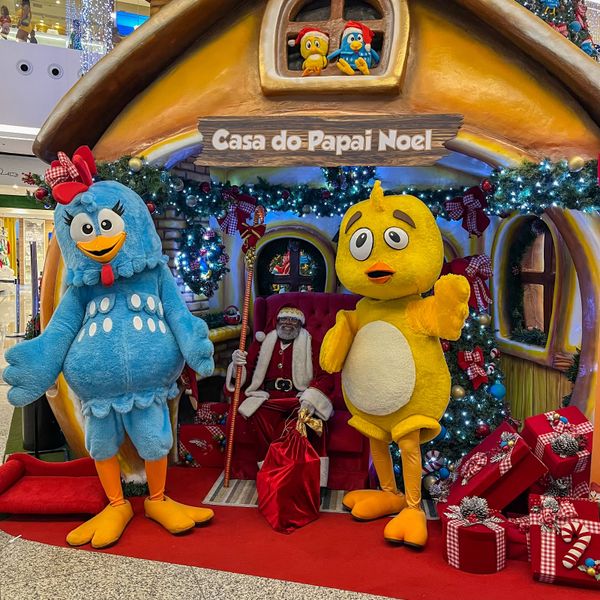 Parque Shopping Bahia promove novos encontros exclusivos com Papai Noel e Galinha Pintadinha