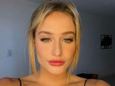 Imagem - Bruna Griphao é criticada por escolha de visual em festa de casamento de global; veja foto
