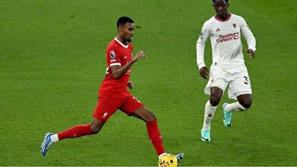 Liverpool empata com Manchester United e cede liderança da Liga inglesa ao  Arsenal - Impala