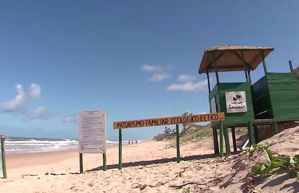 Praia de Massarandupió, única destinada oficialmente à prática de naturismo na Bahia