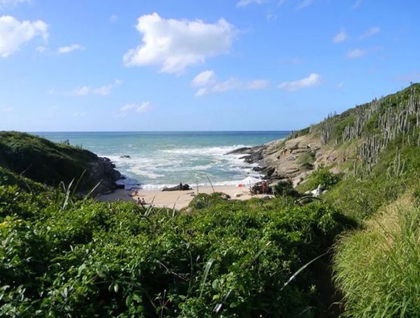 Praia de nudismo do Olho de Boi, em Búzios, RJ 