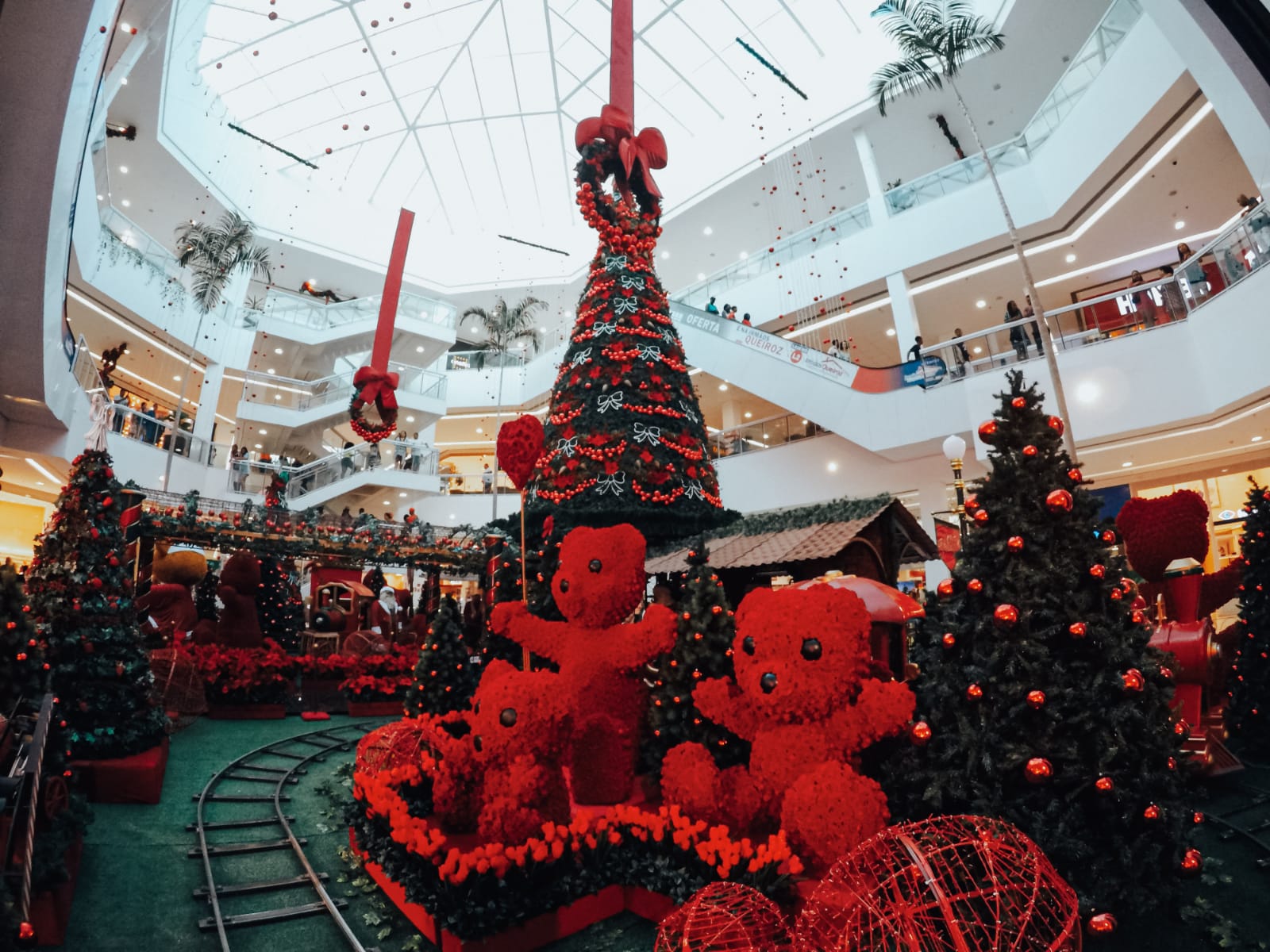 Abre e fecha na época do Natal e Ano Novo