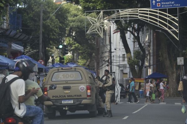 O policiamento ostensivo disponibilizado não consegue responder aos delitos que ocorrem no período por Paula Fróes/CORREIO